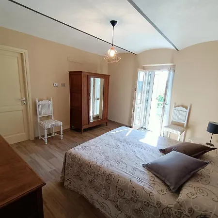 ベッド・アンド・ブレックファスト Bricco - 3*